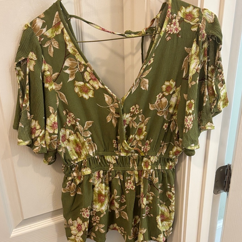 Maurice’s Floral Green Women's Top